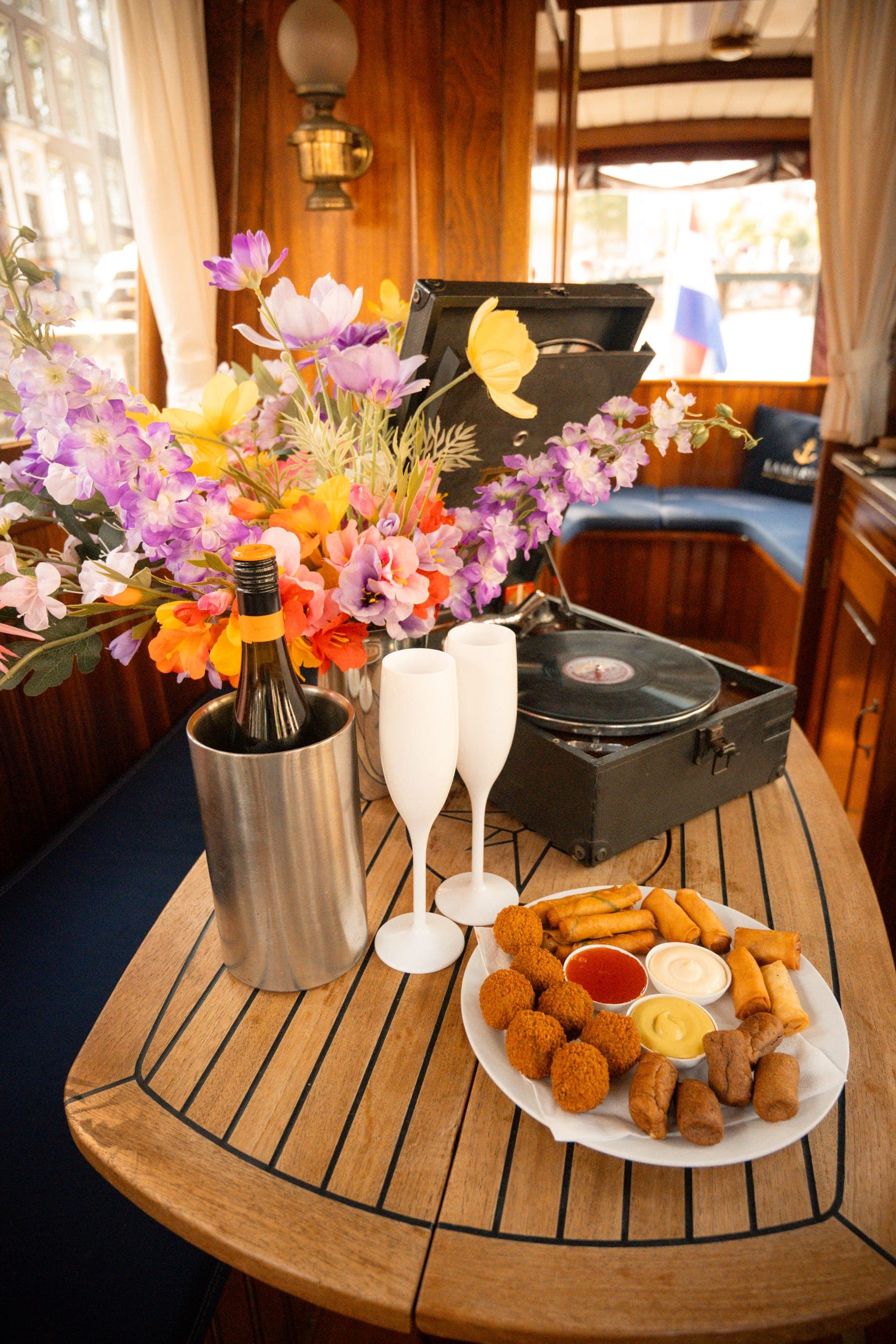 Drinks on board the Dauphine with bubbles, bites and a classic record player